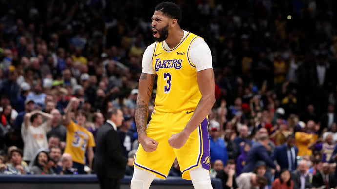 Anthony Davis signs three-year extension with Lakers