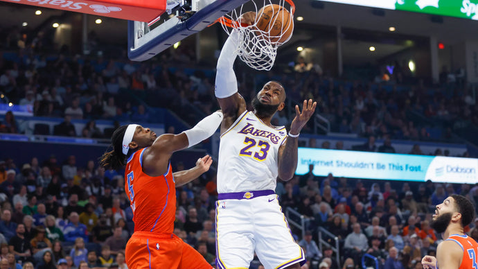 LeBron’s 40-point game fuels win over Thunder with new starting lineup