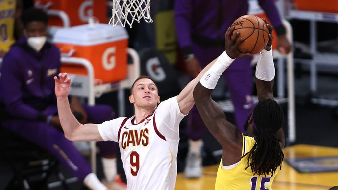 Lakers sign Dylan Windler on two-way contract after record-breaking performance