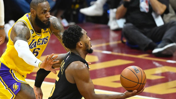 Lakers keep assets to pursue a 3rd star in offseason